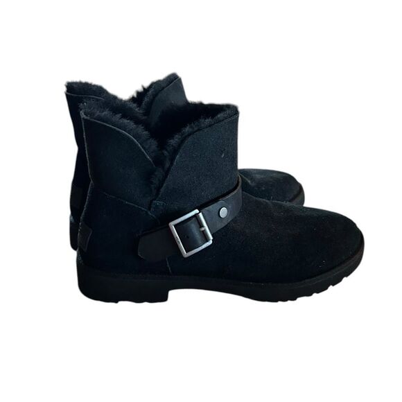 UGG romely short buckle in Black Shearling 6 - Picture 2 of 9